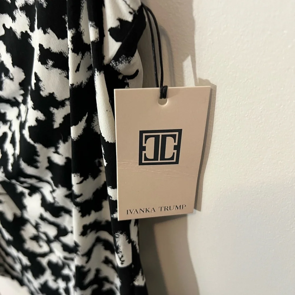 NWT Ivanka Trump Monochrome Patterned Blouse - Picture 4 of 5